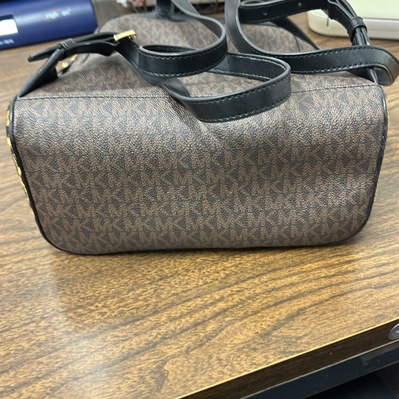 Michael Kors Medium Backpack Leopard - Picture 13 of 16